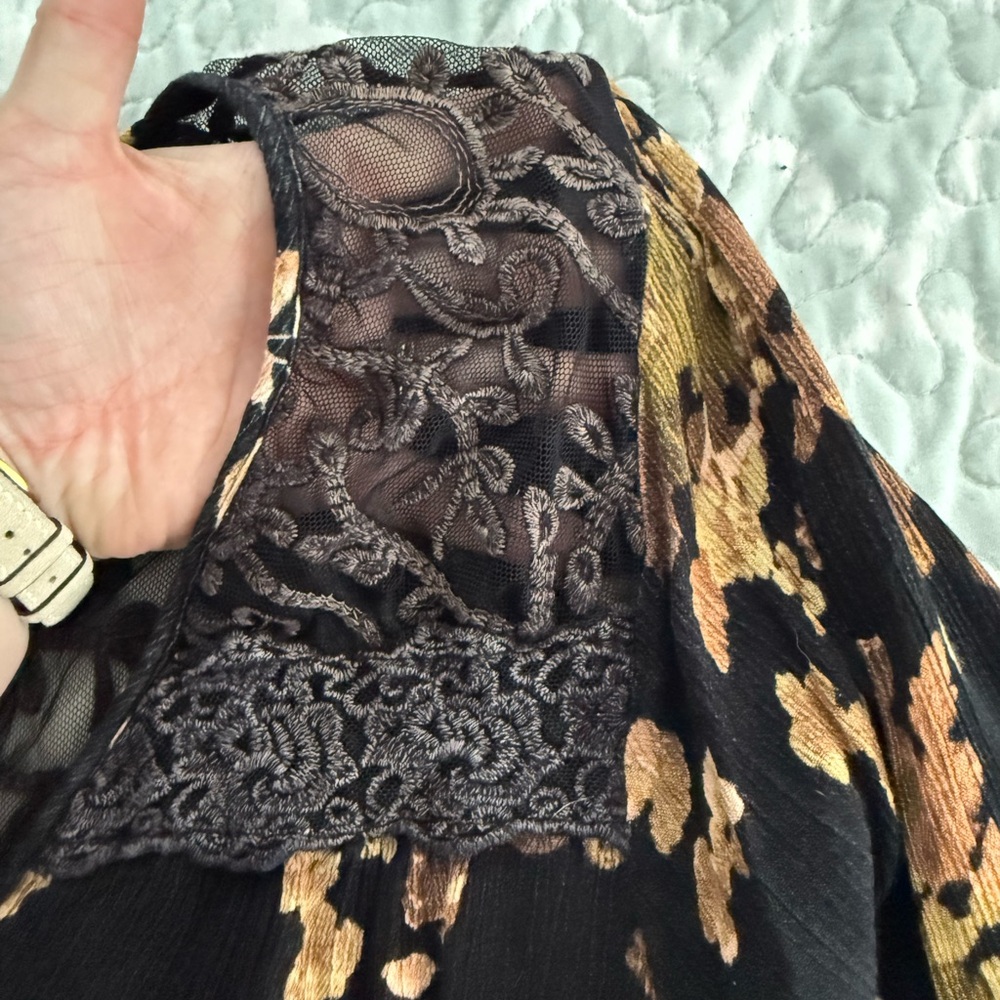 Buckle Gimmicks Black Floral Blouse - Picture 8 of 10